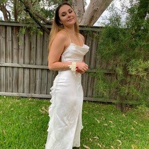 Meet your Posher, Caitlin